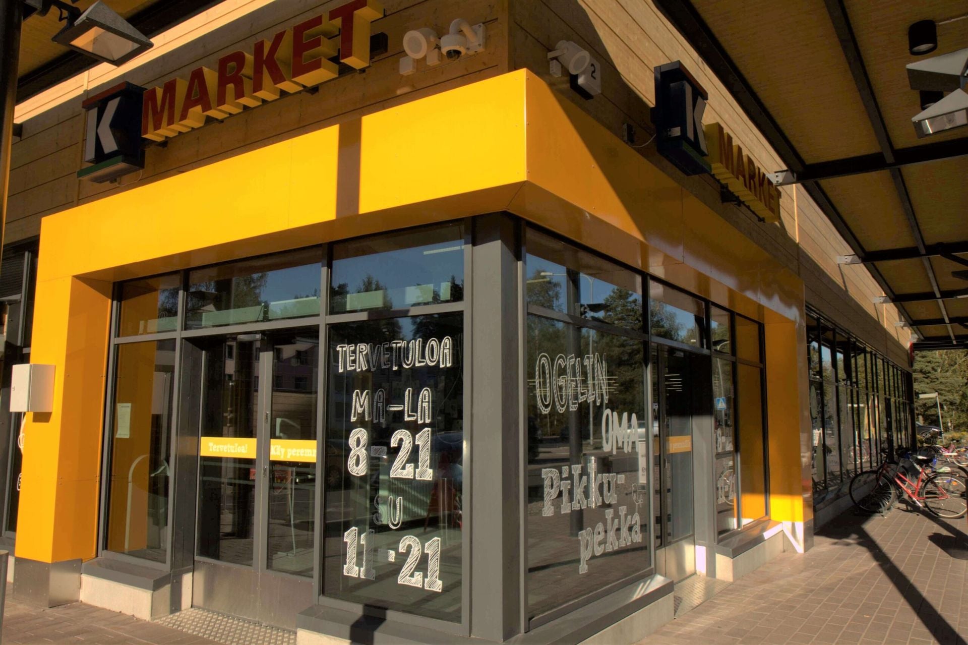 K-Market Oulunkylä ikkunat ja ovet